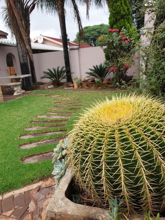 Invite Guest House - Self Catering Accommodation In Vanderbijlpark Exterior photo