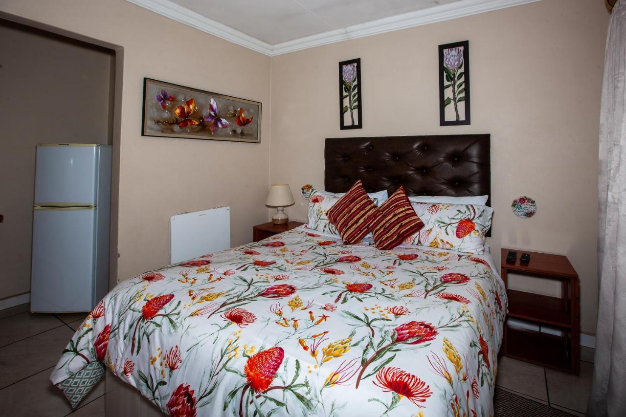 Invite Guest House - Self Catering Accommodation In Vanderbijlpark Exterior photo