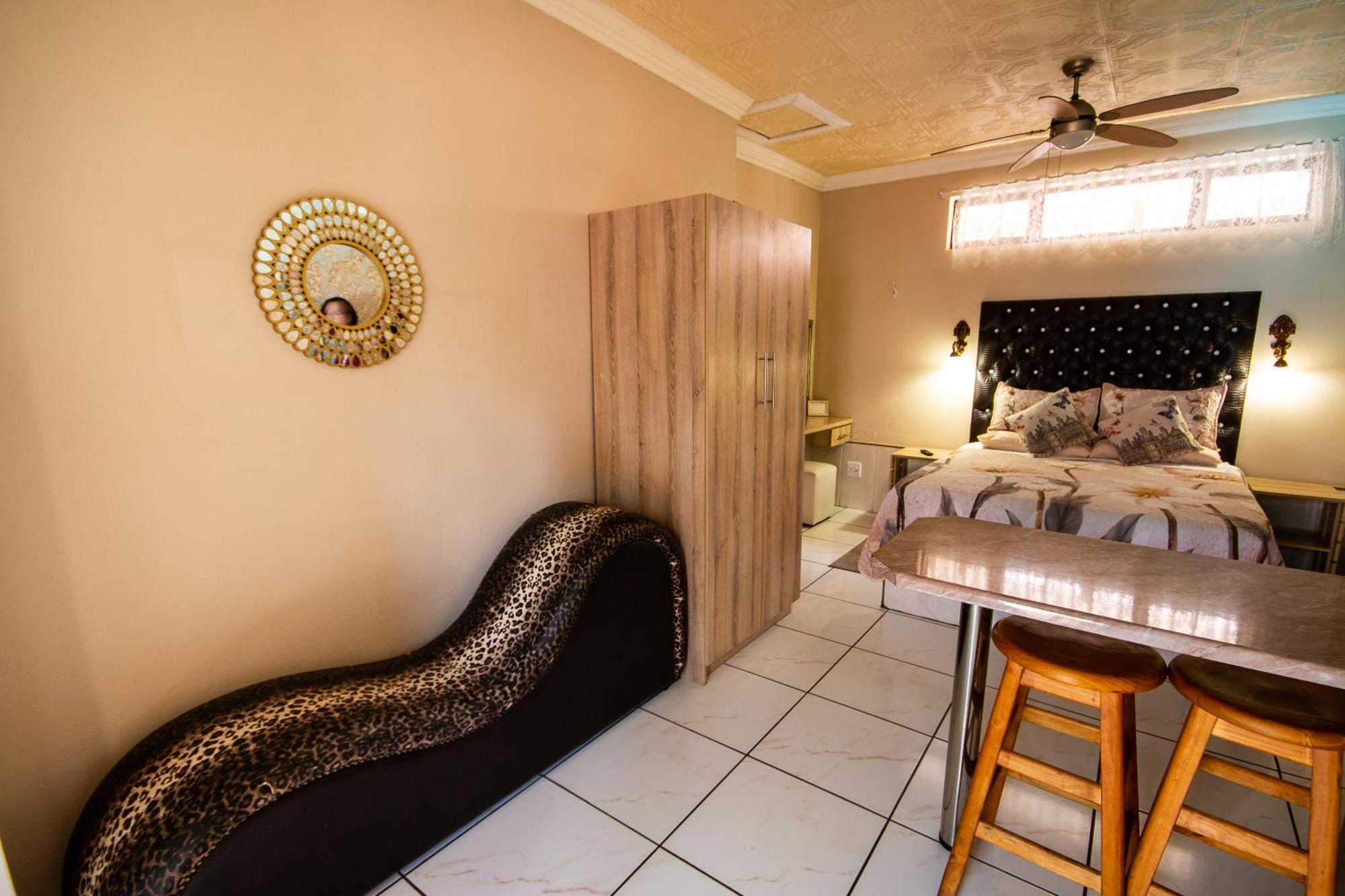 Invite Guest House - Self Catering Accommodation In Vanderbijlpark Exterior photo