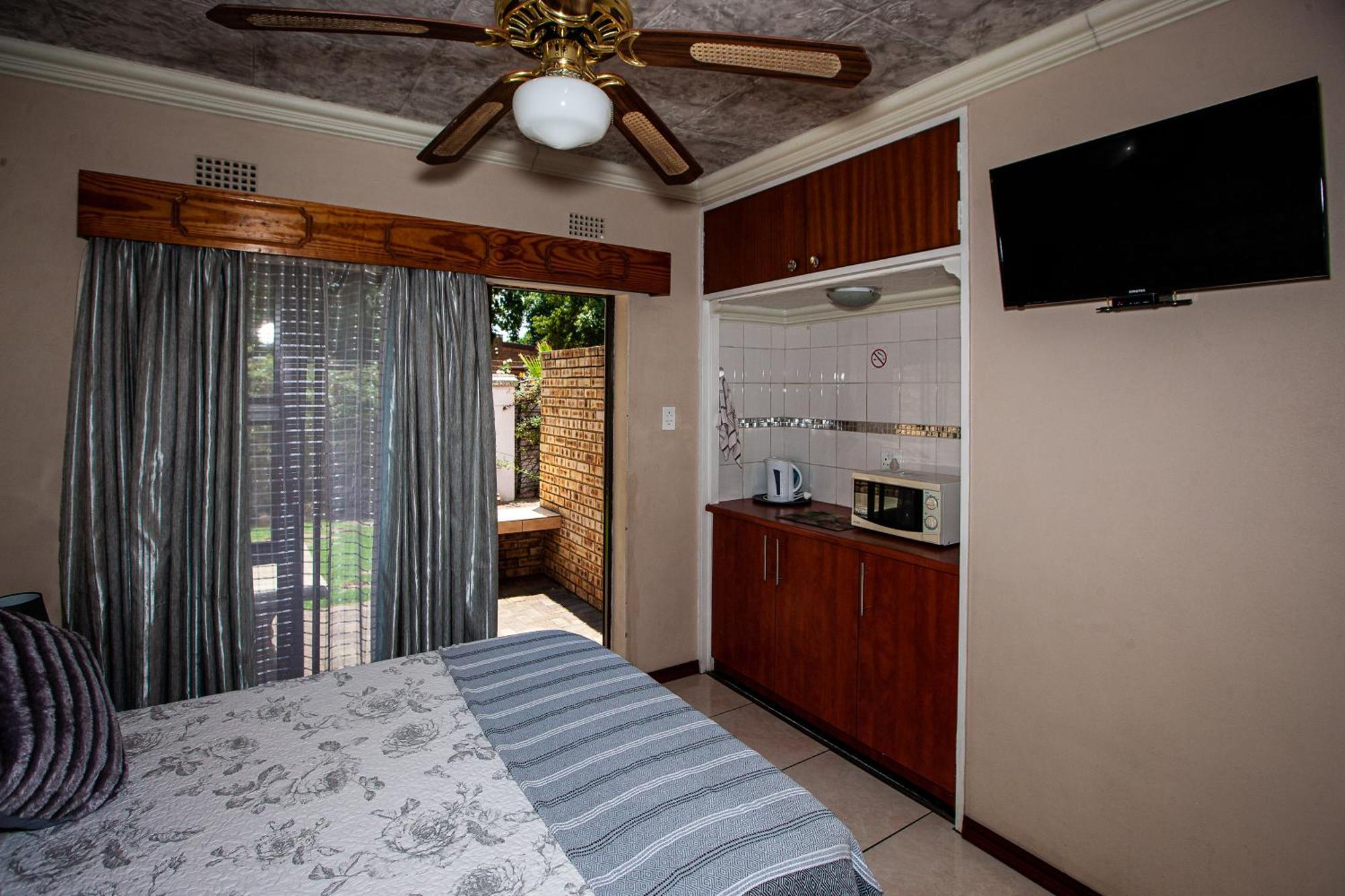 Invite Guest House - Self Catering Accommodation In Vanderbijlpark Exterior photo